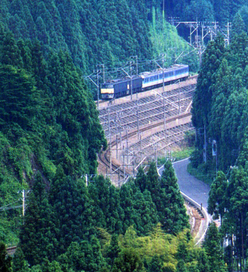 下り線普通列車上り線S字カーブ