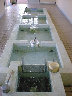 生地の共同洗い場1