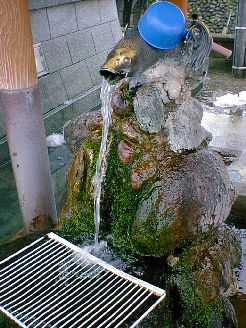石倉町の延命地蔵の水3
