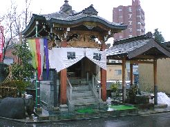 石倉町の延命地蔵の水4