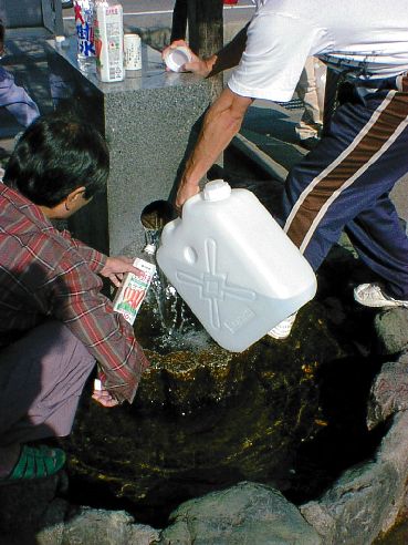 JA高岡 佐野支所の水2