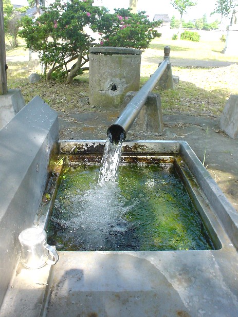 三ケ八幡神社の水