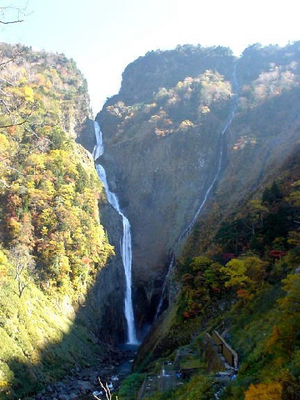 左が称名滝、右がハンノキ滝