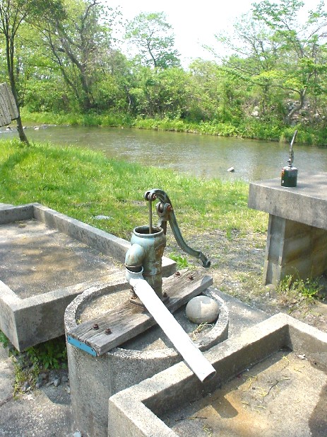 昔懐かしきポンプが